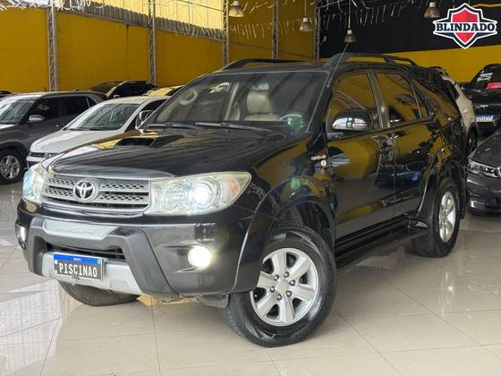 TOYOTA HILUX SW4 3.0 SRV 4X4 7 LUGARES 16V TURBO INTERCOOLER DIESEL 4P AUTOMÁTICO